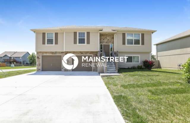 592 South Walnut Street - 592 South Walnut Street, Gardner, KS 66030