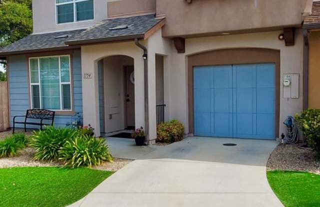 Oak Haven Village 3 Bedroom 2.5 Bath Single Family Home Available 9/11/2026 **DO NOT DISTURB TENANT** Gallery 3