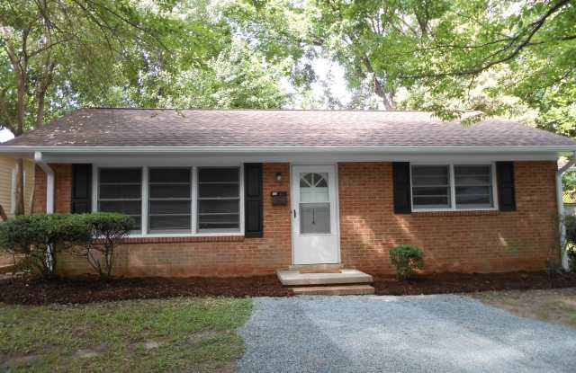 Charming Chapel Hill Cottage Near UNC with Spacious Backyard photos photos Charming Chapel Hill Cottage Near UNC with Spacious Backyard photos photos