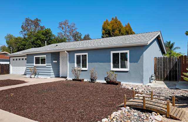 Beautiful 3BD 2BA House Sitting on Over 1/4 Acre of Land/Central A/C, R/V Parking/Walking Distance to Santee Lakes photos photos