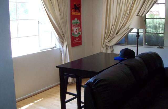 3 Bed, 2 Bath in Tempe – Available August 15 | $1,950/mo Gallery 3