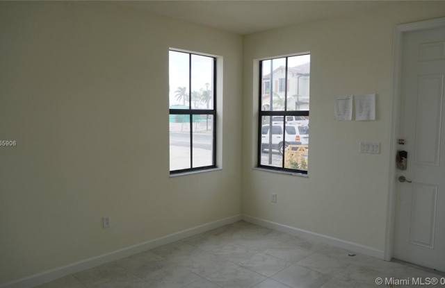 10428 W 32nd Ln Gallery 4