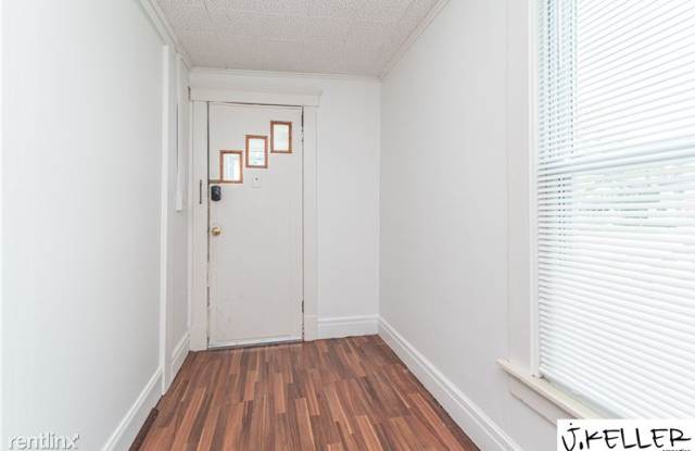 909 Woodlawn Avenue Gallery 2