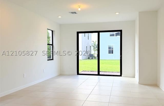 642 NE 1st Ter Gallery 3