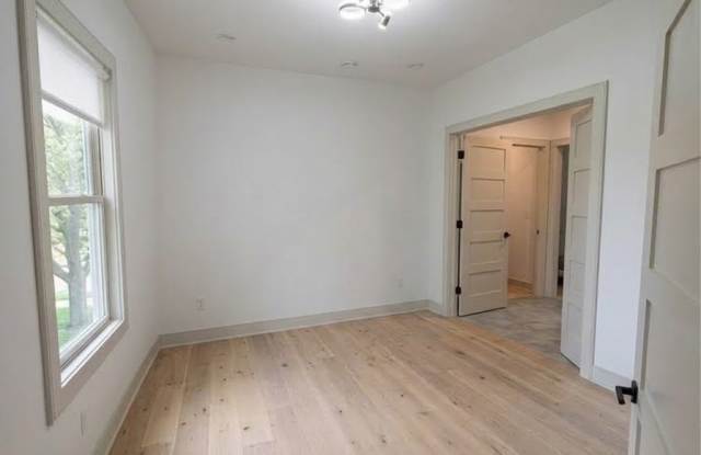 2529 Pleasant Avenue Gallery 4