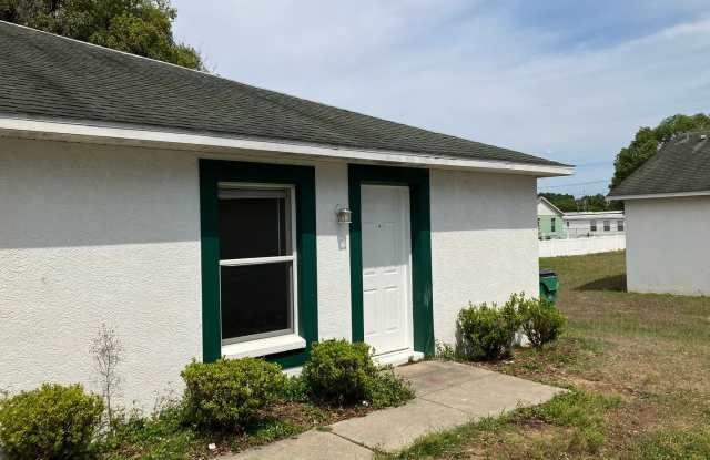 SPACIOUS 3BR/1BA Zephyrhills Duplex w/ Large Living Area! Gallery 1