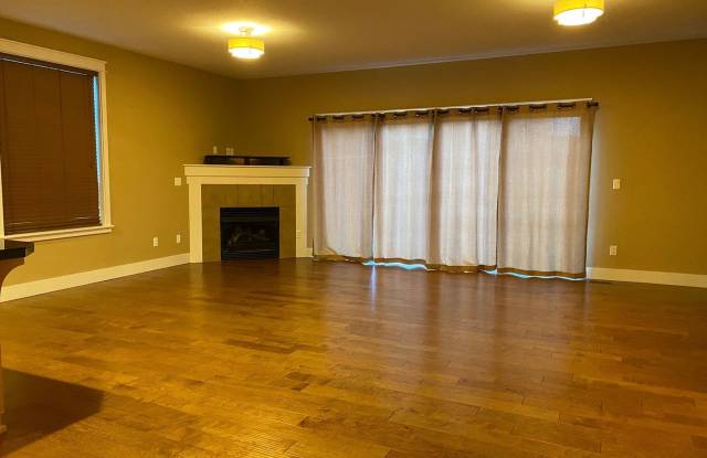 4 Bedroom Townhouse in Hood River Gallery 4