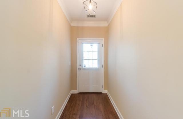 694 Surrey Park Pl Gallery 4