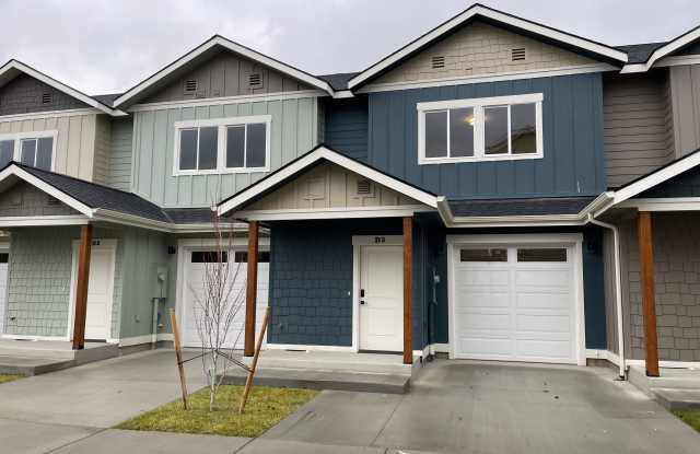 1030 Finch Ln - 1030 Finch Lane, Wenatchee, WA 98801 1030 Finch Ln - 1030 Finch Lane, Wenatchee, WA 98801