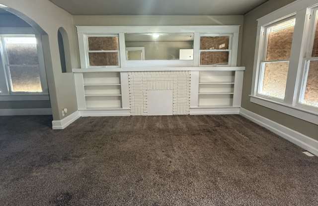4736 Court South Gallery 2
