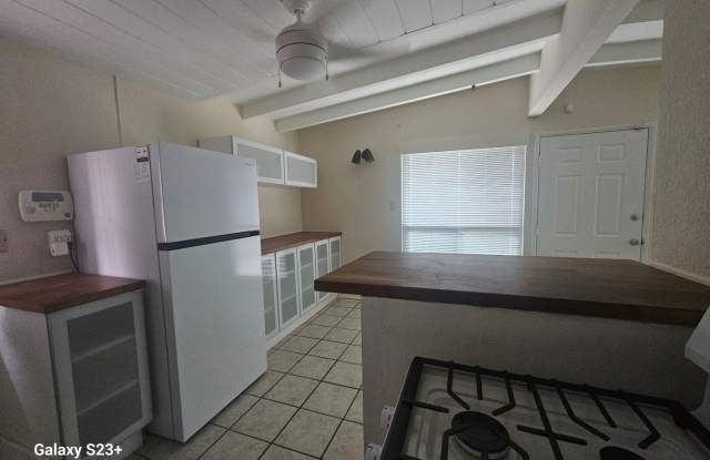 Adorable 2 bed 1 bath Gallery 4