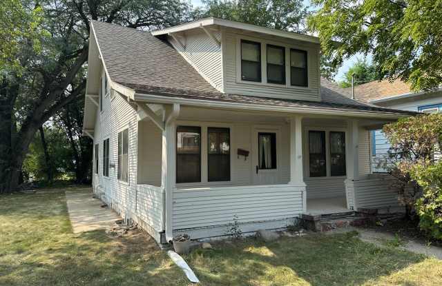 $1400 - 4 Bedroom 1 Bathroom Morningside Home - 719 South Fairmount Street, Sioux City, IA 51106