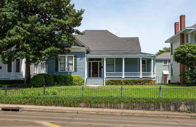 2/2 Large house on Jackson st photos photos