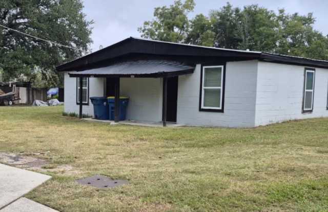 2185 Benedict Rd photos photos