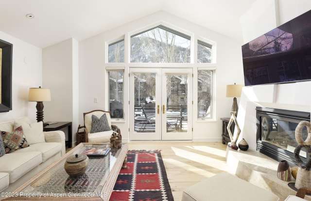 926 E Durant Avenue unit: 3 photos photos