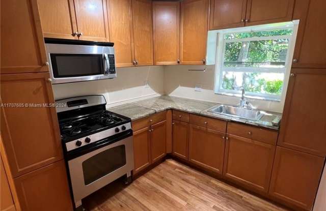 115 NE 14th Ave - 115 Northeast 14th Avenue, Fort Lauderdale, FL 33301