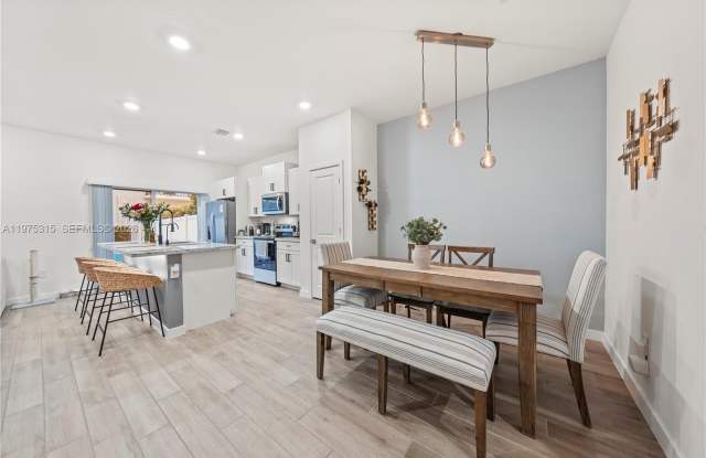 818 SE 17th St photos photos