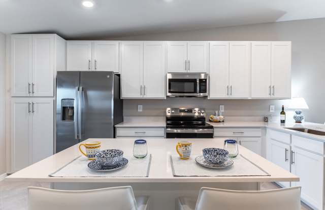 Stunning Luxury Brand New Condo, Beautifully Furnished to a high Standard in Golf Resort Gallery 1