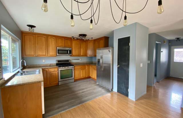 Lovely 4 Bdm Single Story Home for rent in Copperfield Neighborhood photos photos