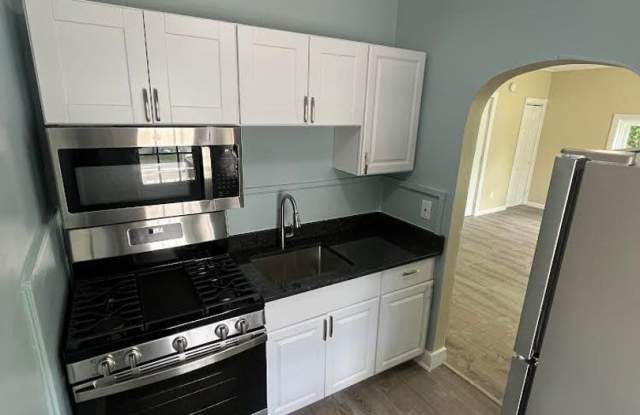 Gorgeous Studio Apartment in quiet Pittsfield Street - 22 Pomeroy Avenue, Pittsfield, MA 01201