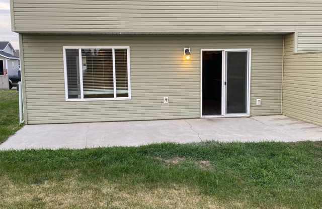 3 Bedroom 2 1/2 Bath Twin home SORRY NO PETS photos photos