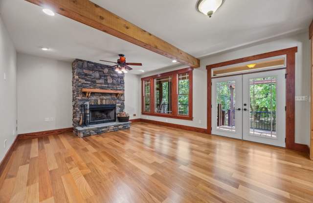 The Lodge at Fort Mill – Private, Peaceful & Luxurious Gallery 4