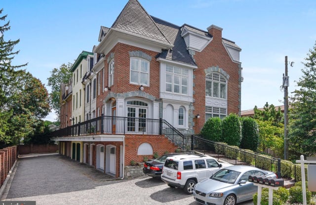 225 LOCUST STREET SE - 225 Locust Street Southeast, Vienna, VA 22180