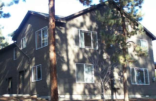 Westside 3 Bdrm, 2 Bath Townhouse close to COCC! All Appliances, Washer/dryer hookups, Single garage photos photos