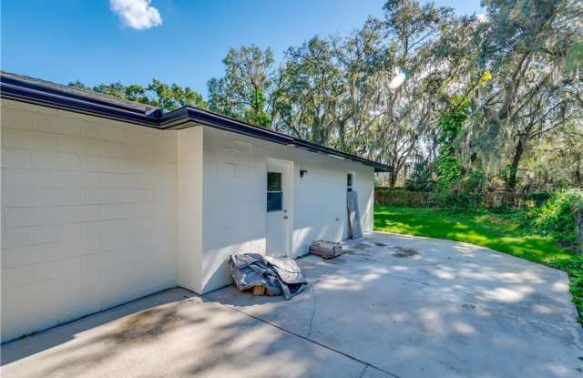 309 HEMLOCK DRIVE Gallery 2