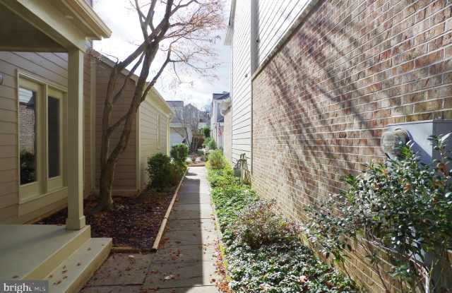 2909 ELMTOP COURT Gallery 3