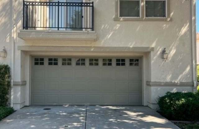 HAMPTON VILLAGE - 2 BR / 2 BA CONDO AVAILABLE NOW! Gallery 1