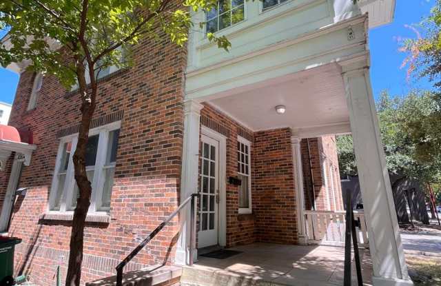3bed/1bath Duplex on West Campus Gallery 3