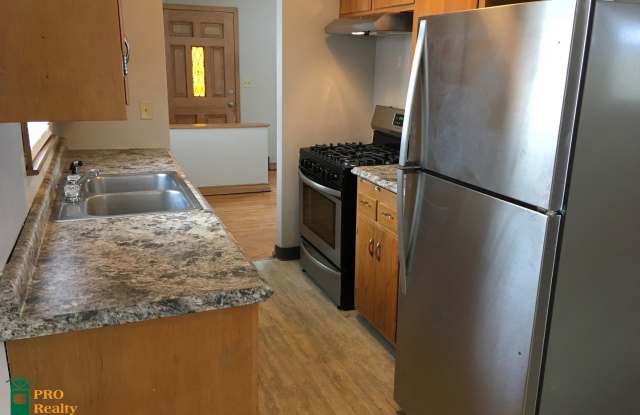3 Bedroom Home in South Saint Paul - 445 17th Avenue North, South St. Paul, MN 55075