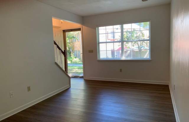 2 Bedroom 1.5 Bath Townhouse Gallery 3