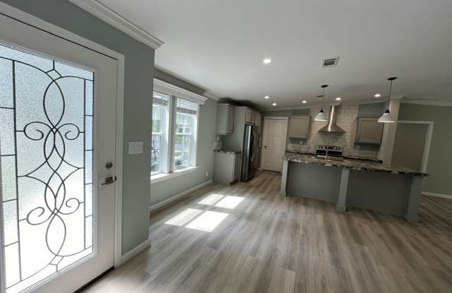 1009 Cloverleaf Circle Gallery 4