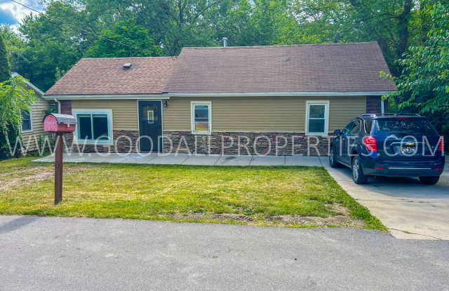 Charming 3 Bed, 1 Bath Home in Southwest Des Moines photos photos