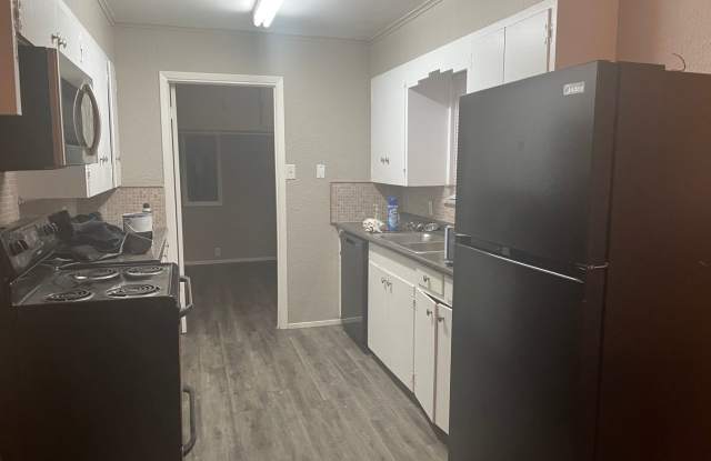 3/1 Fenced yard/Pet Friendly Gallery 3