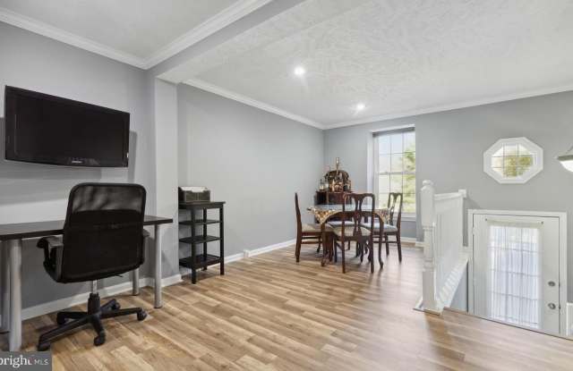 1679 FIELDTHORN DRIVE Gallery 2