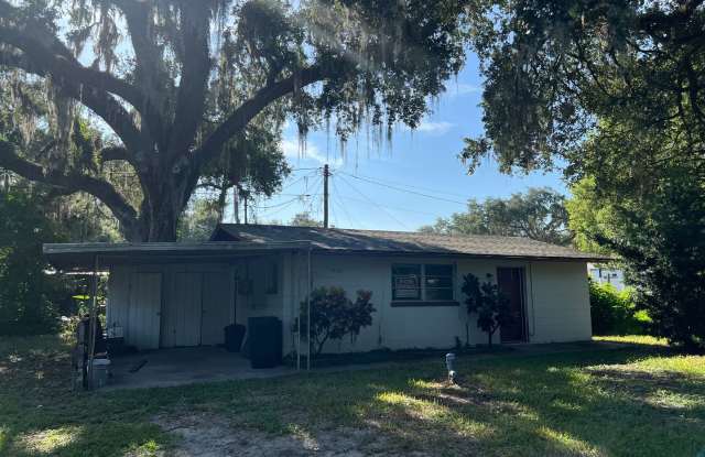 SPACIOUS 1br/1ba Zephyrhills Home, HUGE YARD! NO APPLICATION FEE!! - 5028 Lantana Street, Zephyrhills West, FL 33542
