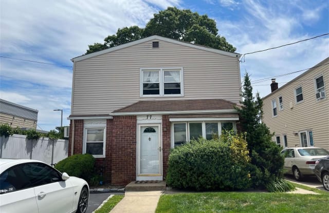 77 Chestnut Street - 77 Chestnut Street, Rockville Centre, NY 11570