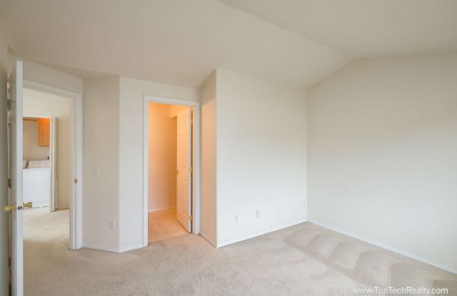 Lovely 3 BD | 2.5 Bath Townhome in Orenco | Near Intel, Nike & MAX! Gallery 4