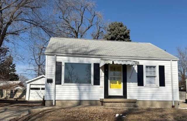 Bungalow Near Lake Decatur photos photos