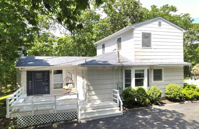10 Columbine Avenue N Gallery 3