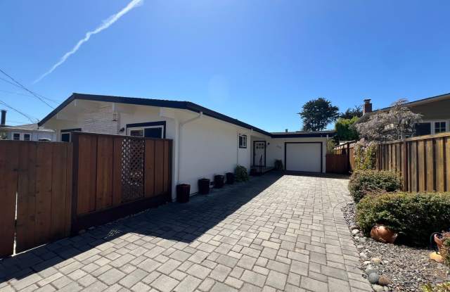 Charming 2BR/2BA Home Just Minutes from the Beach – Fully Landscaped, Spacious & Private photos photos