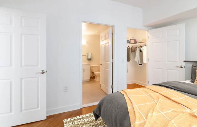 1800 Oak Apartments Gallery 3