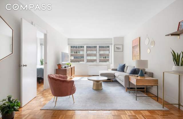 525 East 82nd Street - 525 East 82nd Street, New York City, NY 10028 525 East 82nd Street - 525 East 82nd Street, New York City, NY 10028