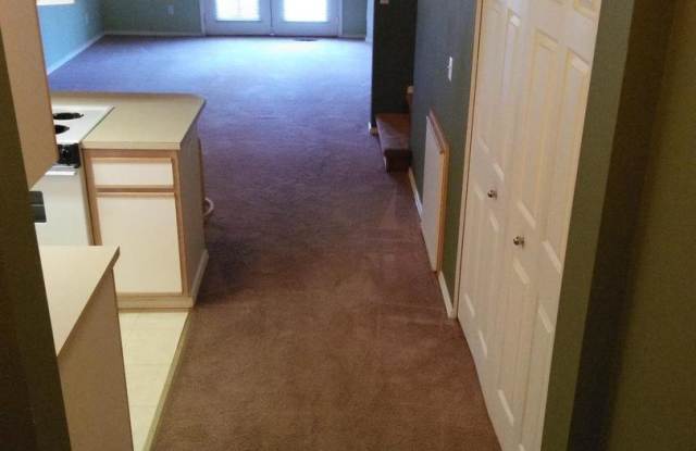 (867) 479 NE Conifer Blvd - 3 Bed / 1.5 Bath Townhome Gallery 3