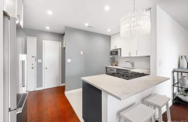 3 HANOVER Square photos photos