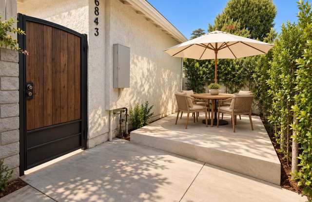 6843 Balboa Boulevard Gallery 1