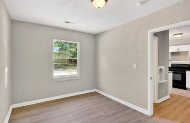 423 Carver Lane Gallery 2